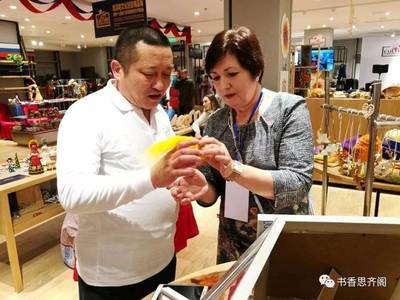 薪火相傳，巧手繪非遺——記哈爾濱市尚威志愿者協會文化志愿者分會參加“哈深哈”麥秸畫展示活動